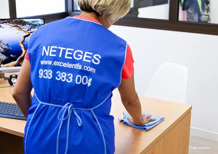 Excelent Facility Services | Servicios de limpieza y control de plagas para empresas, comunidades y parkings