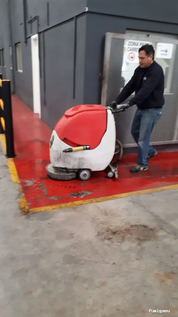 Servicios de Limpieza y Control de Plagas Llegrau